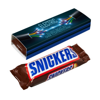 SNICKERS Riegel im Werbeschuber