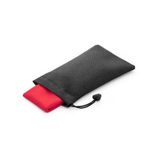 BERNAL. Sporthandtuch aus recyceltem Polyester (100% rPET) dient zur Erfrischung mit Vliesstoffbeutel, rot