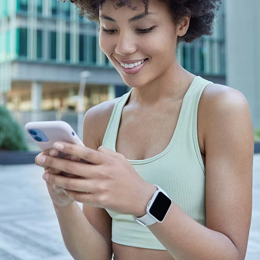 Activity Tracker mit Firmenlogo