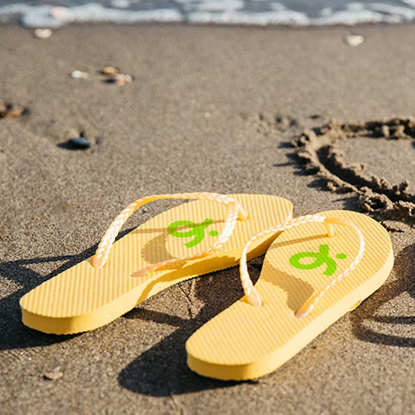 Schuhe mit Firmenlogo