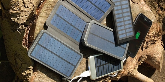 Solar Powerbanks mit Logo bedrucken um Smartphones schnell überall aufzuladen